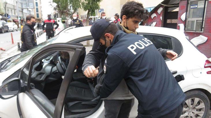 Kadıköy’de okul önlerinde polisten sıkı denetim