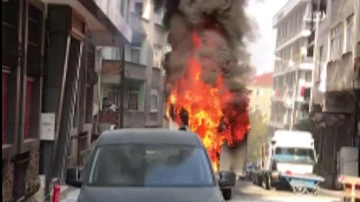 Kağıthane’de cips yüklü kamyonet alev alev yandı