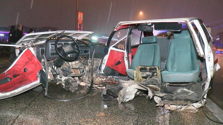 Kamyona çarpan otomobil ikiye bölündü! 2 ağır yaralı