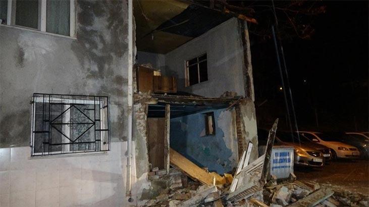 Lodos hayatı felç etti: Binanın duvarı yıkıldı, ağaçlar yolları kapattı