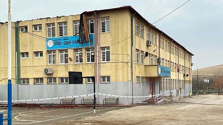 Okul çatısında korkutan yangın! 2 saatte söndürüldü