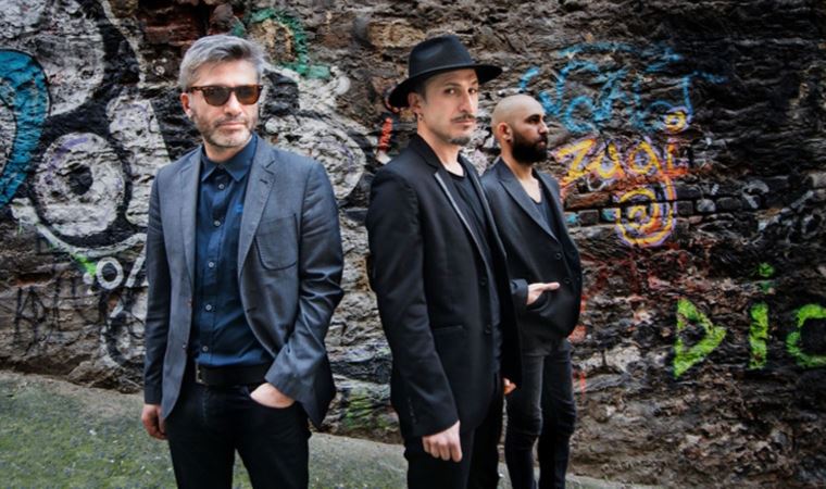 Redd grubundan sanatçılara tepki: “Sizi var eden halktan bu kadar mı kopuksunuz? Çok mu zor ‘hükümet istifa’ yazmak?”