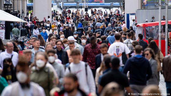 Robert Koch Enstitüsü’nden beşinci dalga uyarısı