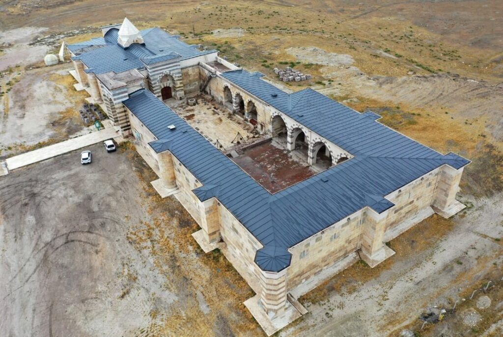 Selçuklu eserlerinin izinde tarihe tanıklık edelim