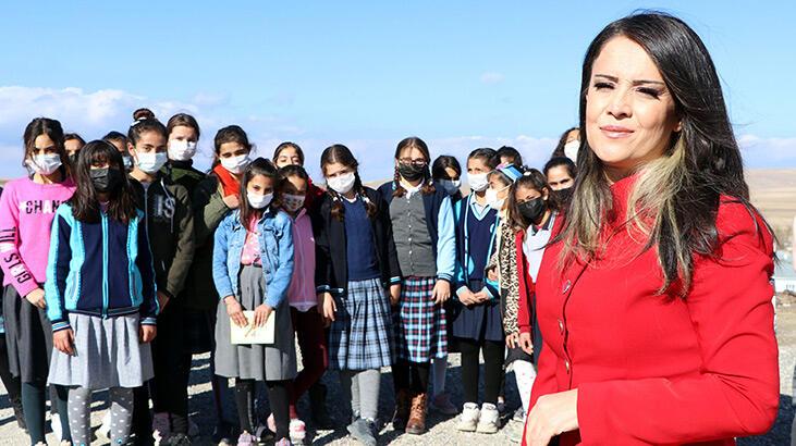 Şükran öğretmen: Kızların okullu olması bize en büyük hediye