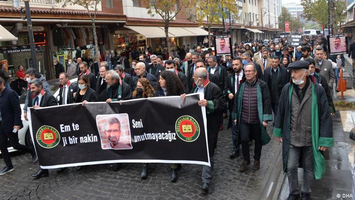 Tahir Elçi’nin ölüm yıldönümü: “Dünyanın boşluğuna bağırır gibi 6 yıldır bağırıyoruz”