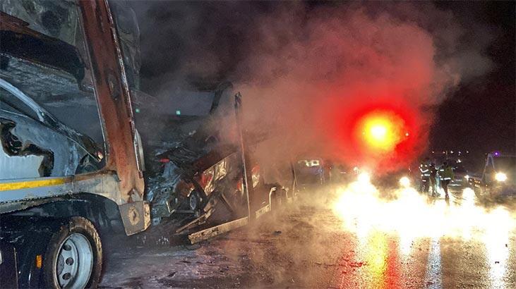 Yanan TIR’ın dorsesinde bulunan 7 sıfır araç küle döndü