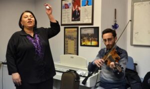 27 yıl süren psikolojik şiddetin etkisinden müzikle kurtuldu: ‘Tekrar doğdum’