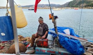 6 yıldır iki metrelik teknede yaşıyor: ‘Bu yalan dünya boş’