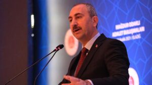 Adalet Bakanı Gül: AK Parti milletle beraber yol yürüme siyasetinin adıdır