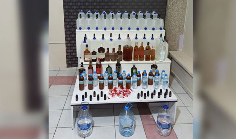 Aracındaki şişeler ele verdi: 170 litre sahte alkol ele geçirildi