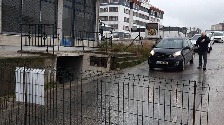 Arsasından geçen yolu tel çitle kapattı! ‘Özel mülk’ yazısı ast