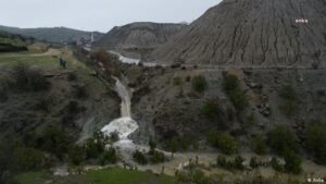 Ayvalık’ta çevre felaketi: Zehirli atıklar Madra Barajı’na taşınıyor