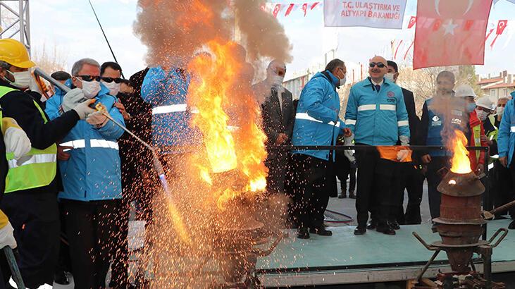 Bakanlar Karaismailoğlu ve Akar, tramvay hattı ilk ray kaynak törenine katıldı