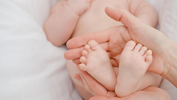 Bebek masajı lüks değil, ihtiyaç! Büyümeyi sağlıyor, uykuyu düzene sokuyor…