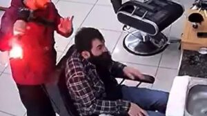 Beykoz’da kuaförün elindeki fön makinesi bir anda alev aldı