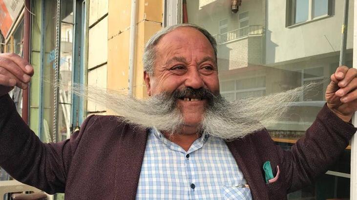 Bıyıklarına ayda bin 500 lira harcıyor! ‘Kesmeyeceğim’