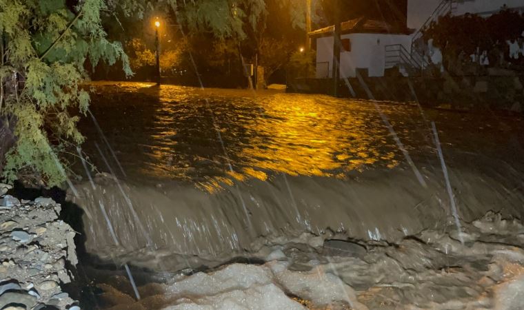 Bodrum’da sağanak etkili oldu: dereler taştı, ev ve iş yerlerini su bastı