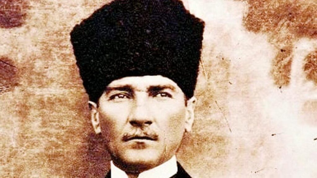 Bulgar siyasetbilimciden Atatürk’e atıflı 2022 yılı analizi