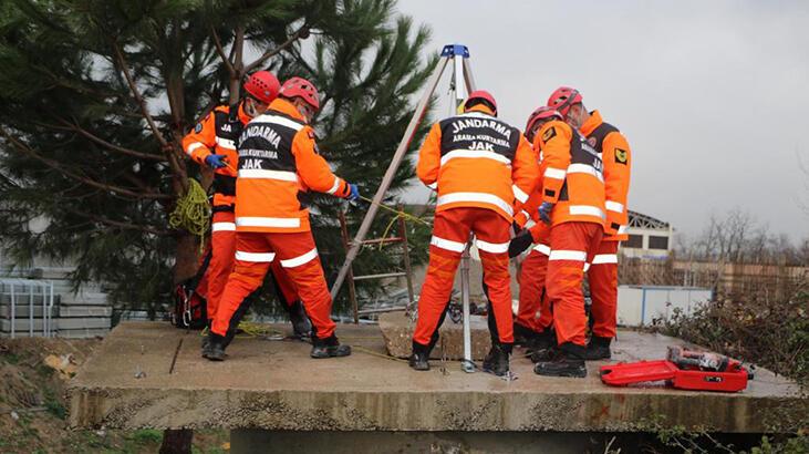 Bursa’da gerçeğini aratmayan deprem tatbikatı!