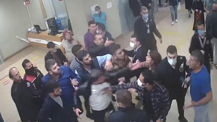 Büyükçekmece’de iki aile arasında bıçaklı silahlı kanlı kavga