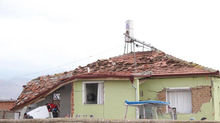 Çay demlerken patlama oldu, ev harabeye döndü