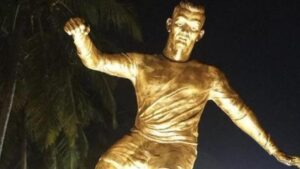 Cristiano Ronaldo’nun heykeli Hindistan’ı ikiye böldü