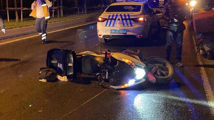 Devrilen motosiklet metrelerce sürüklendi: 2 yaralı