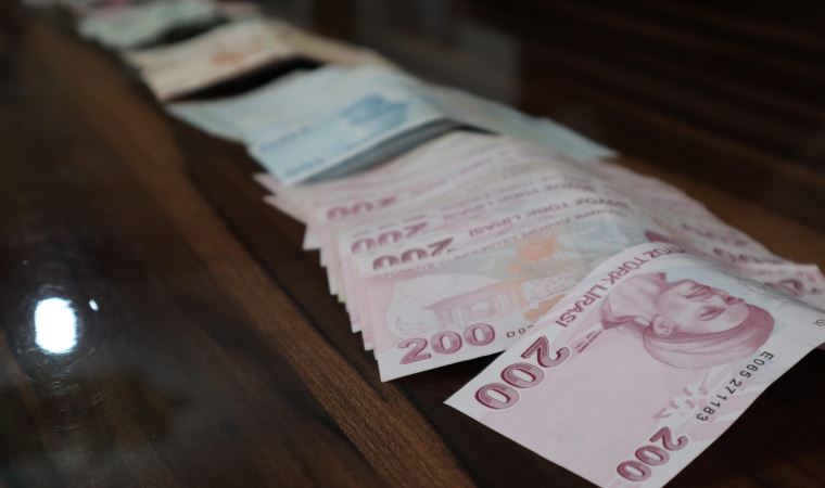 Dilenirken yakalandı; üzerinden 11 bin 810 lira çıktı
