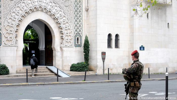 Fransa’da kapatılan cami sayısı 22’ye yükseldi