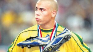 Futbol sanatının kalemi kramponlar