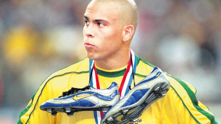 Futbol sanatının kalemi kramponlar