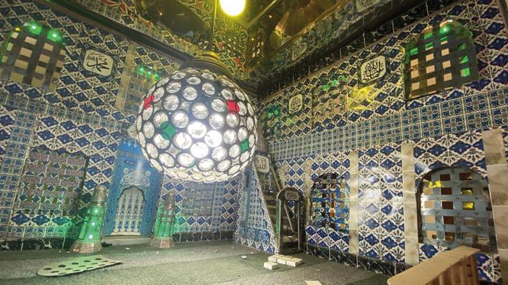 Gören ilk başta gerçek cami sanıyor! Kibritten yaptı, hayran bıraktı