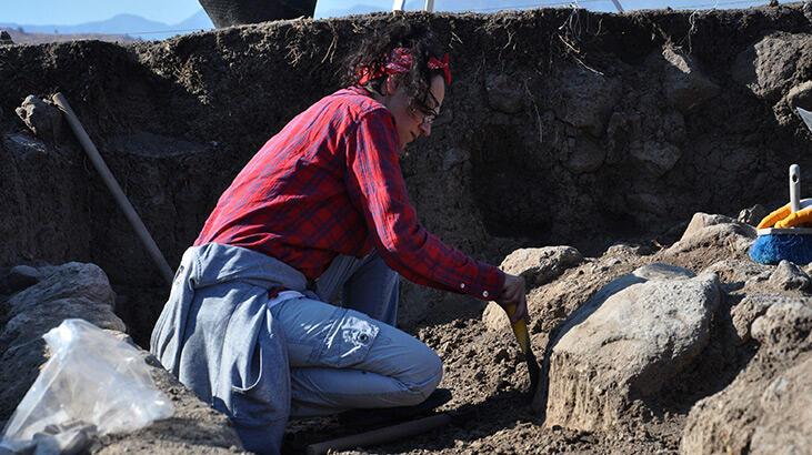 Hamaç Höyük kazısında nekropol bulundu