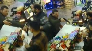 İstanbul’da dehşet dolu anlar! Veresiye alkol vermeyen kasiyere silah doğrulttu