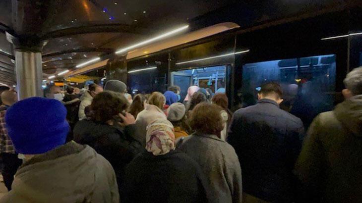 İstanbul’da metrobüs arızası! Duraklarda yoğunluğa neden oldu