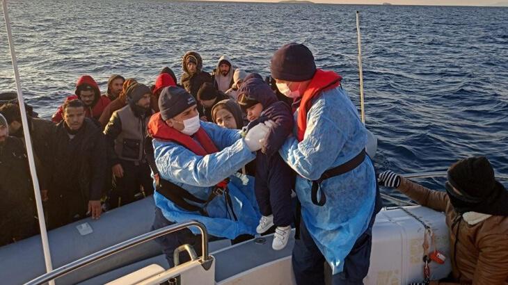 İzmir açıklarında 102 düzensiz göçmen kurtarıldı