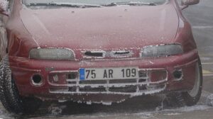 Kent buz tuttu! Sibirya soğukları hayatı olumsuz etkiliyor