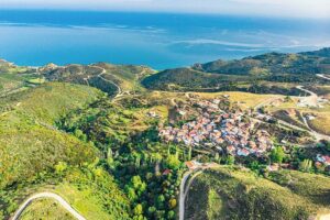 Kış grisinin hiç uğramadığı Ege köyleri