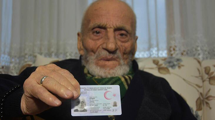 Koronavirüsü yenişini türkü söyleyerek kutlamıştı! Hayatını kaybetti