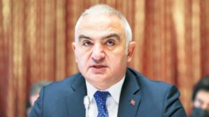 ‘Kürtçe kitap basıyoruz tiyatro da oynuyoruz’