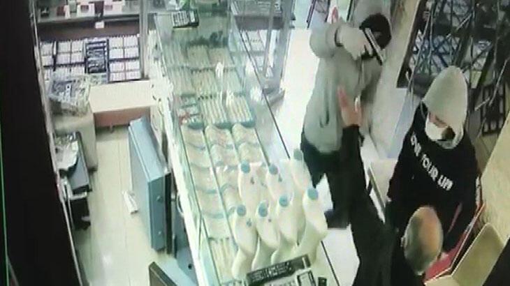 Kuyumcuda silahlı soygun girişimi anbean kaydedildi!