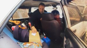 Madde bağımlısı oğulları evi yakınca otomobilde kalmaya başladılar