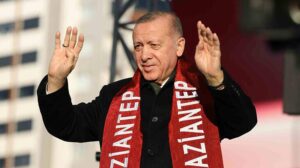 ‘Muhalefet yangına körükle gidiyor’