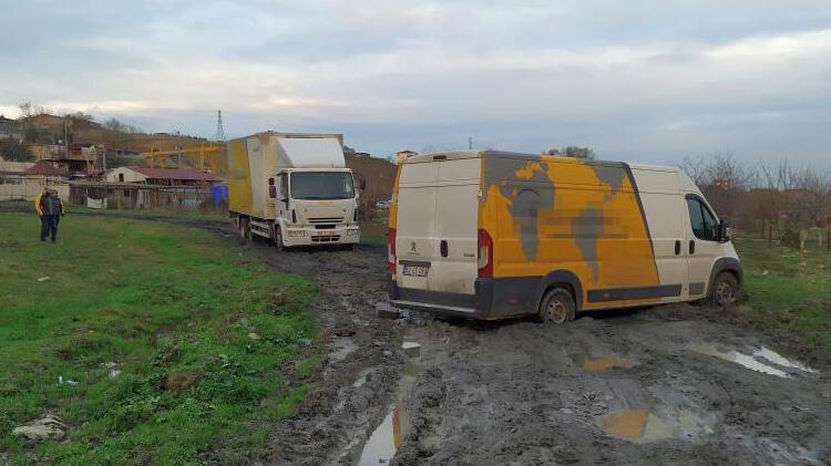 Navigasyon yanlış yönlendirdi, çamura saplandı