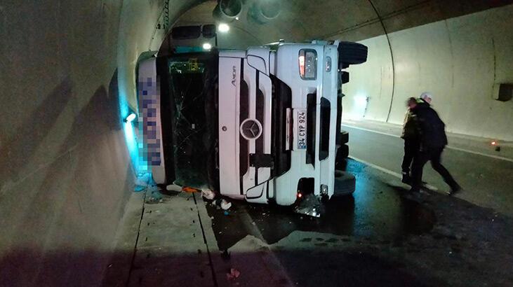 Osmangazi Tüneli’nde TIR devrildi