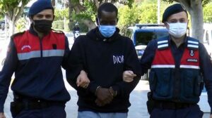 Otelde Kırgız turistin çantasını çalan Alman turist yakalandı