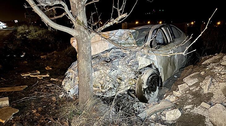 Otomobiller kafa kafaya çarpıştı: 2 ağır yaralı