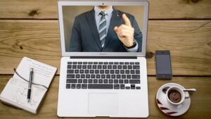 Salgında kullanılmaya başlanan uygulama sonları oldu: Tek seferde 900 kişi kovuldu!