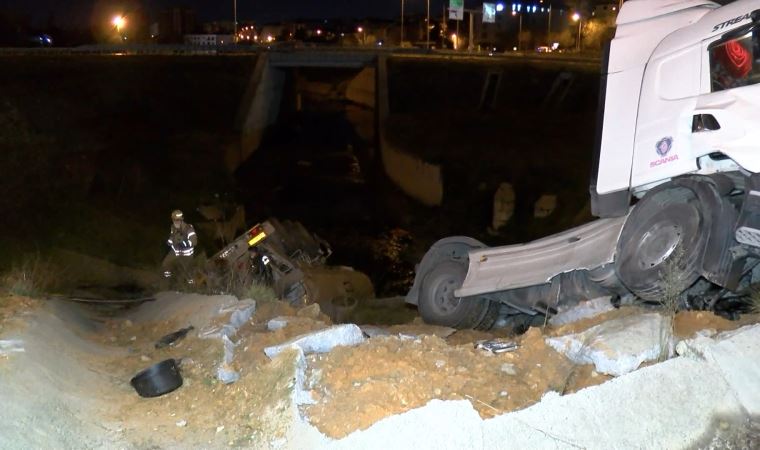 Sancaktepe’de kimyasal madde yüklü tanker devrildi